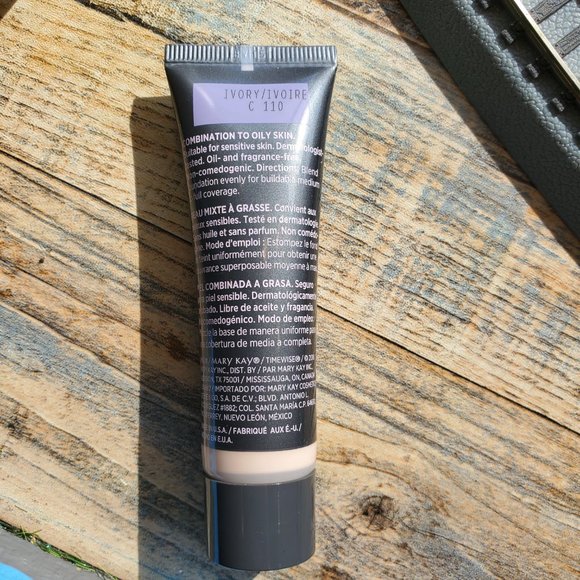 Ivory C 110 Matte 3D Foundation - Combo to Oily Skin - Timewise Mary Kay - Picture 3 of 5